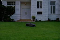 600 robotic lawn mower