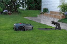 600 robotic lawn mower