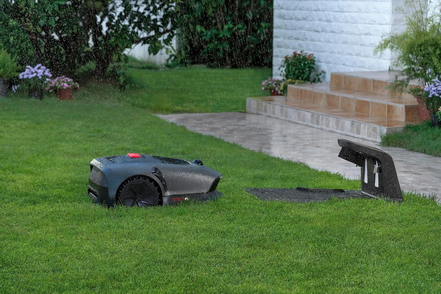 600 robotic lawn mower