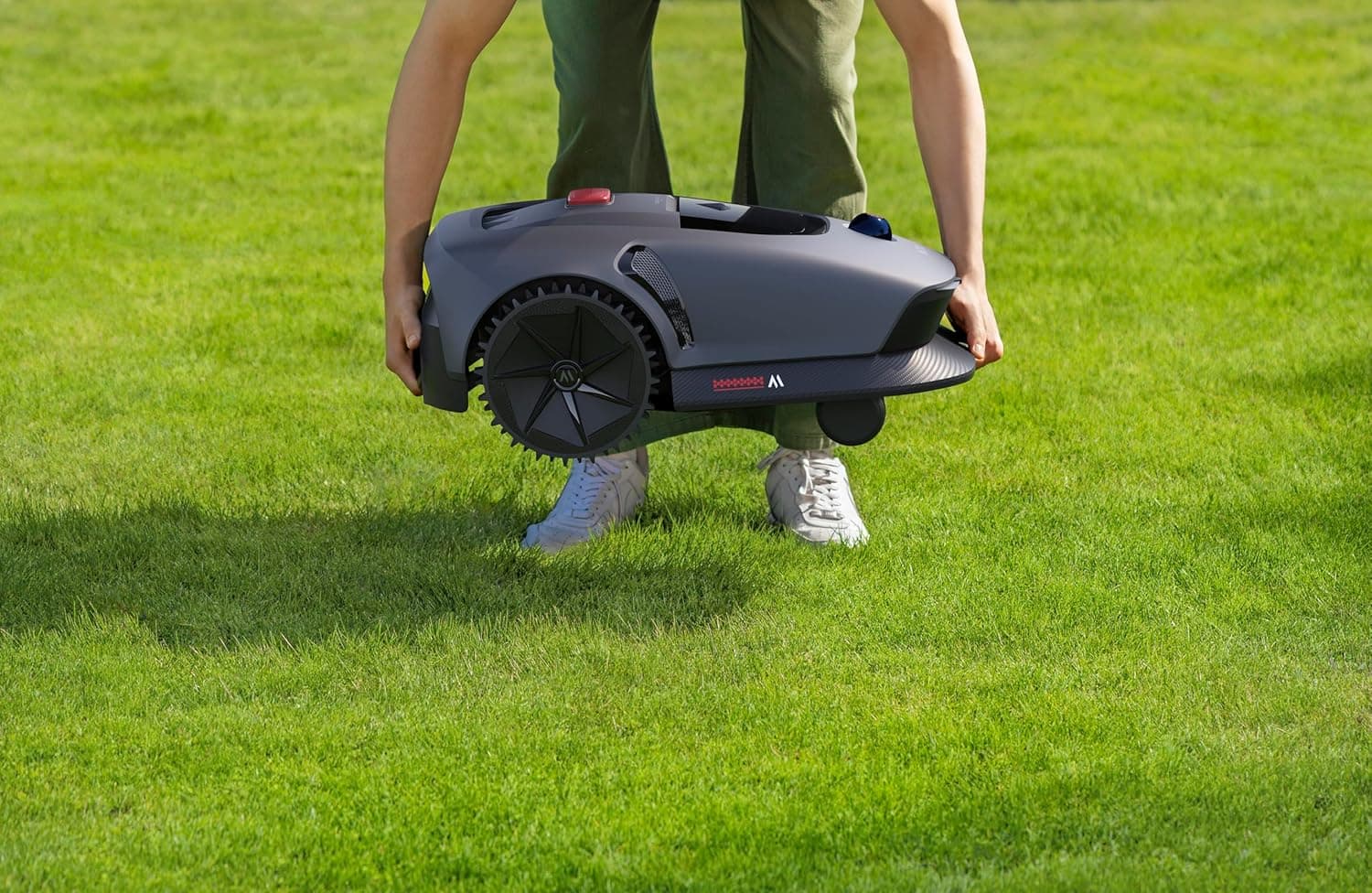 600 robotic lawn mower